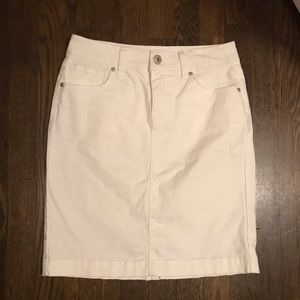 Macy’s white denim pencil skirt, never worn, 4P